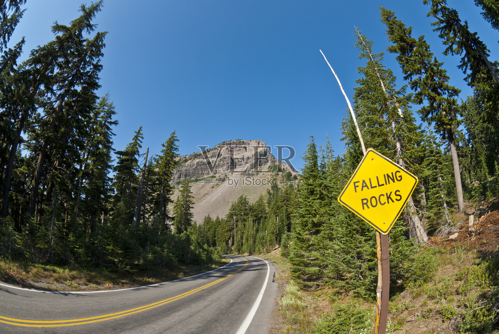 火山口湖附近的落石标志照片摄影图片