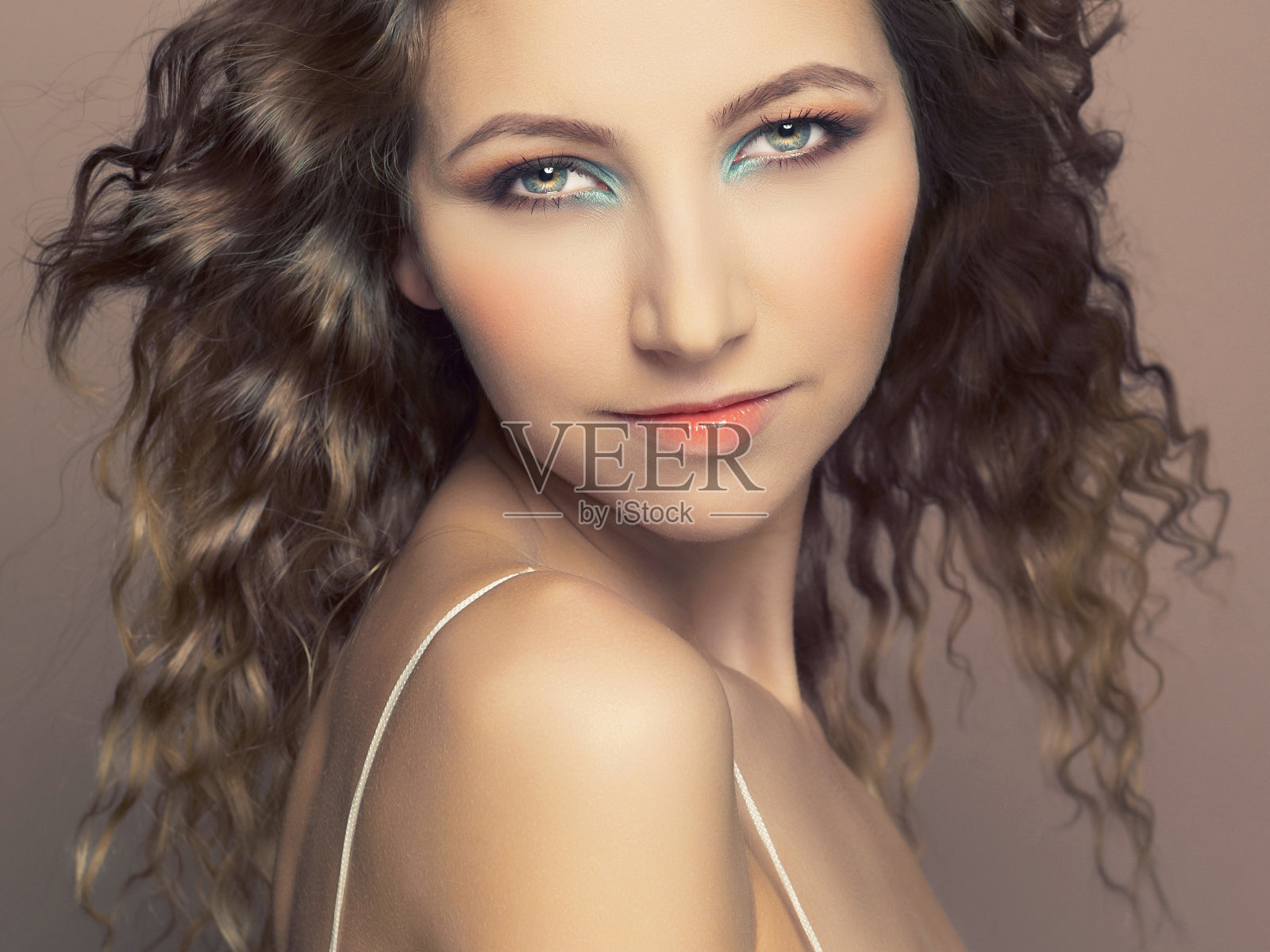 年轻漂亮的女士照片摄影图片