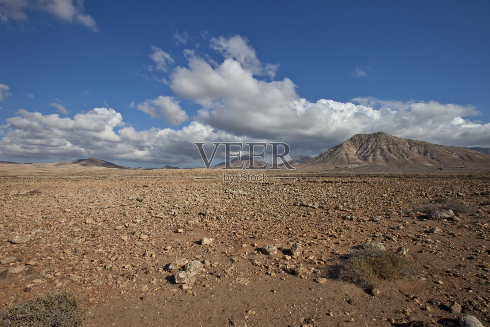 西班牙富埃特文图拉的山区景观照片摄影图片