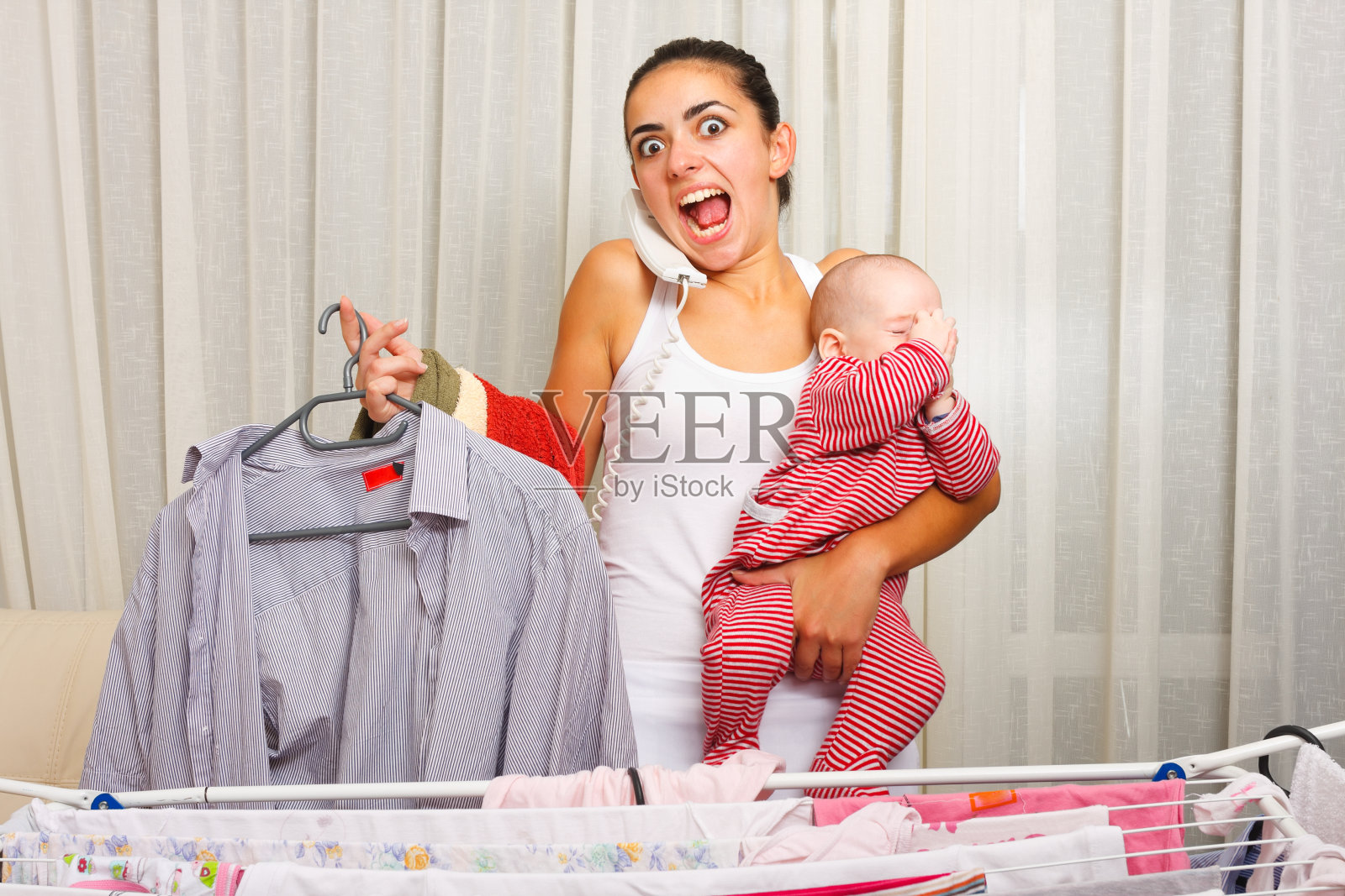 愤怒的妈妈做每一件事照片摄影图片