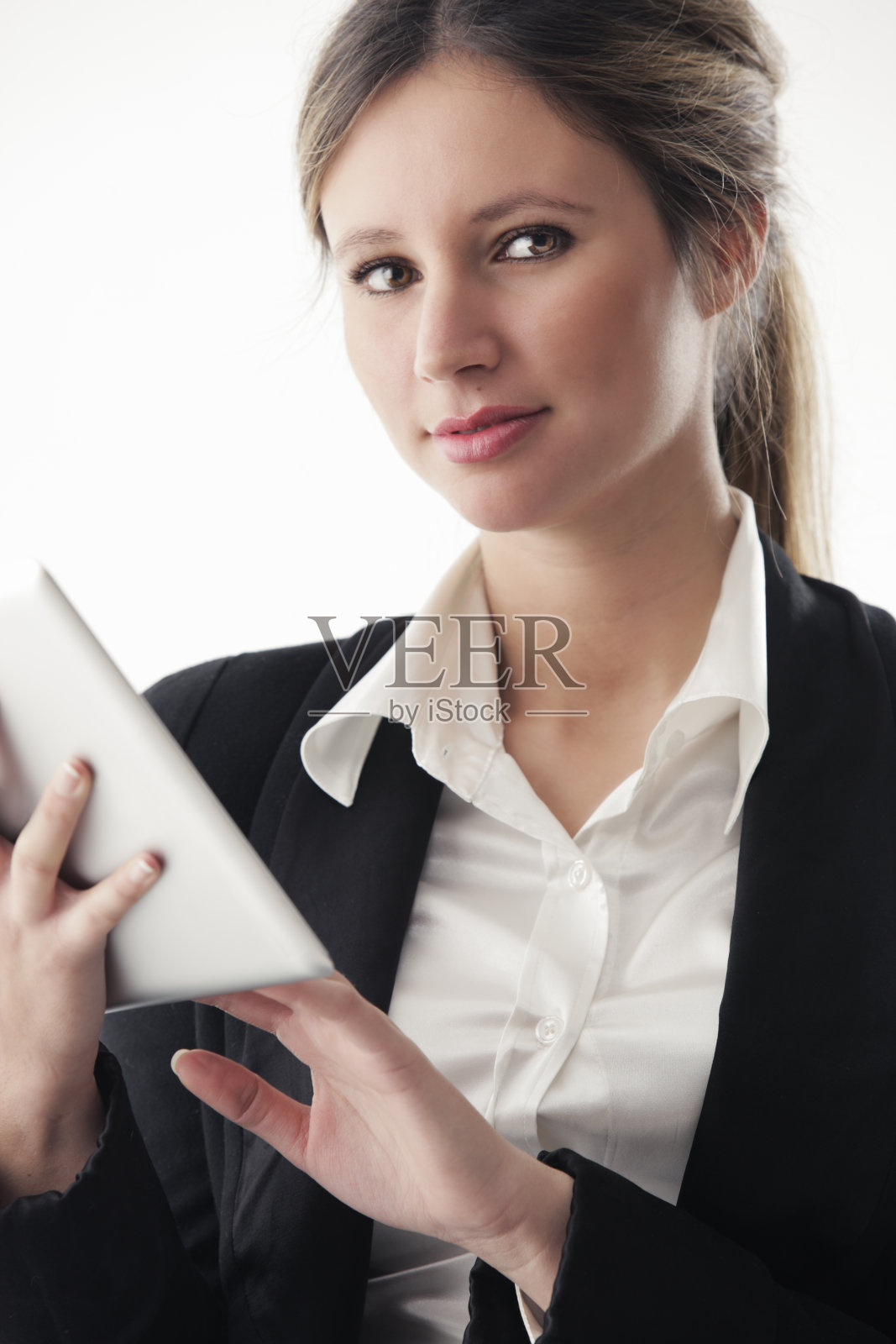 从事数字平板电脑的商业女性照片摄影图片