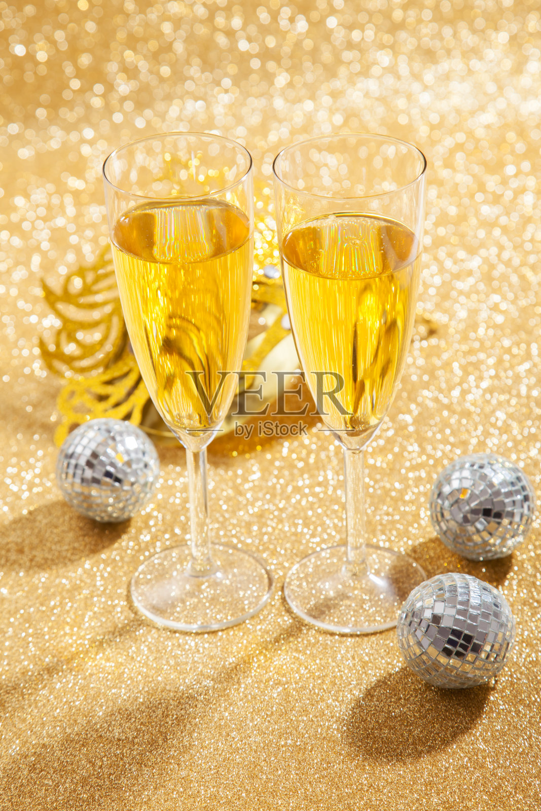 假面舞会面具和香槟照片摄影图片