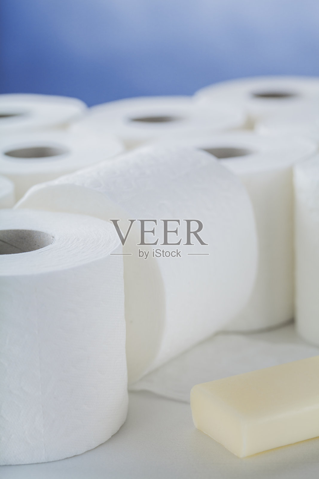 卫生纸和肥皂照片摄影图片