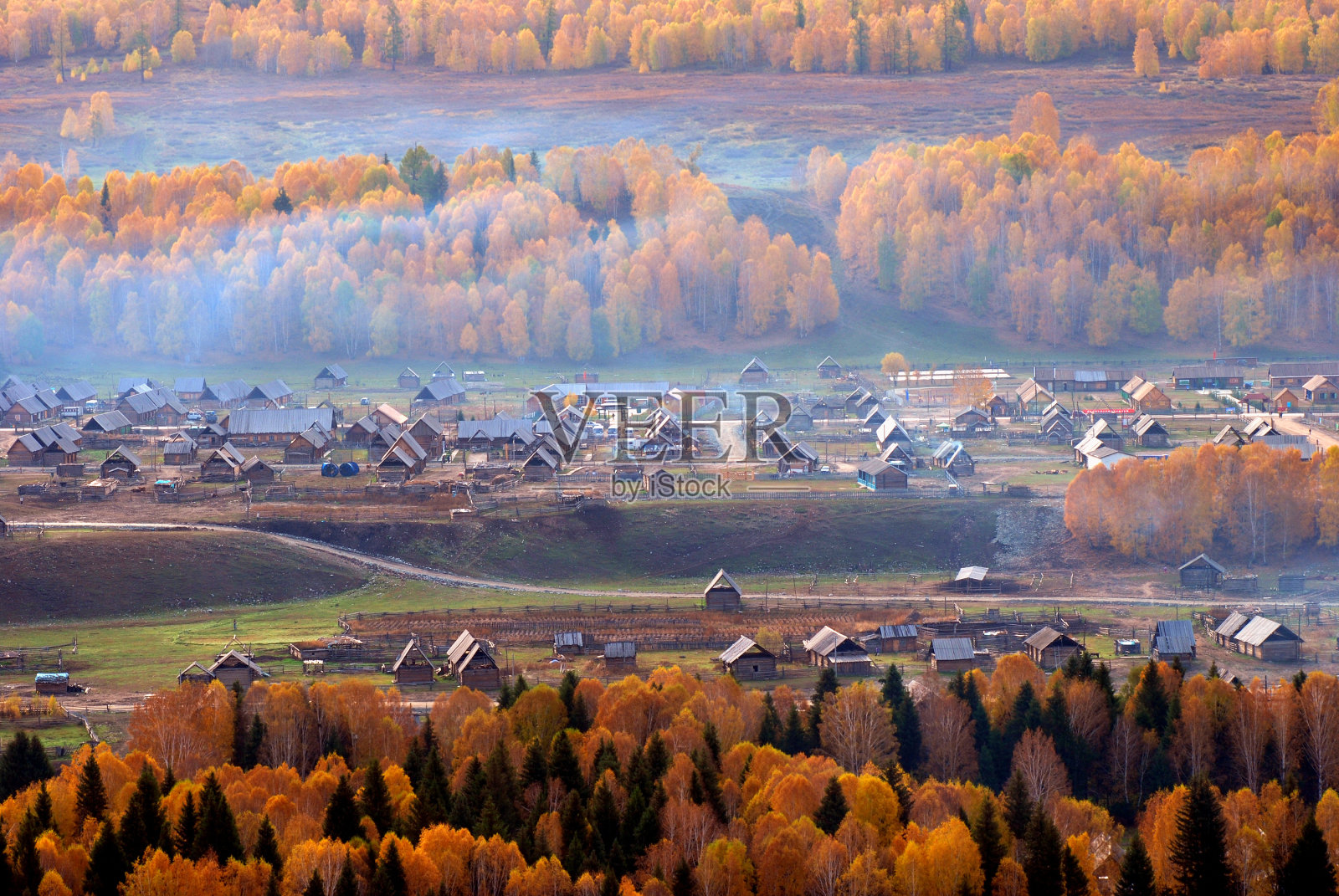 秋天的村庄照片摄影图片
