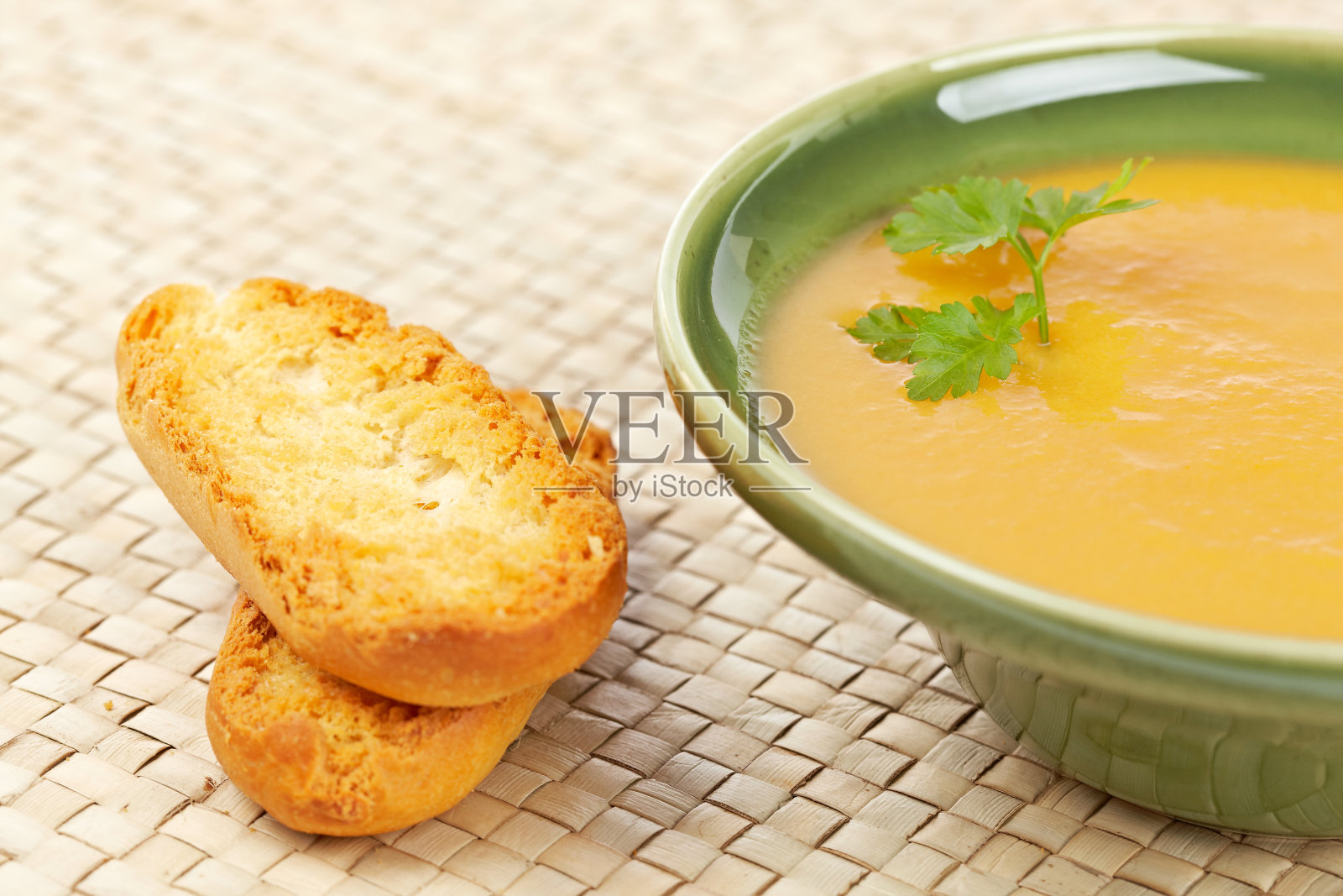 奶油菠菜汤照片摄影图片