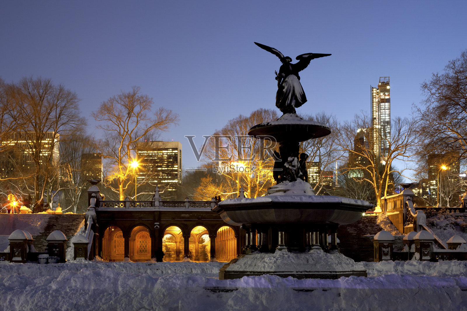 尼莫暴风雪后的贝塞斯达喷泉中央公园照片摄影图片