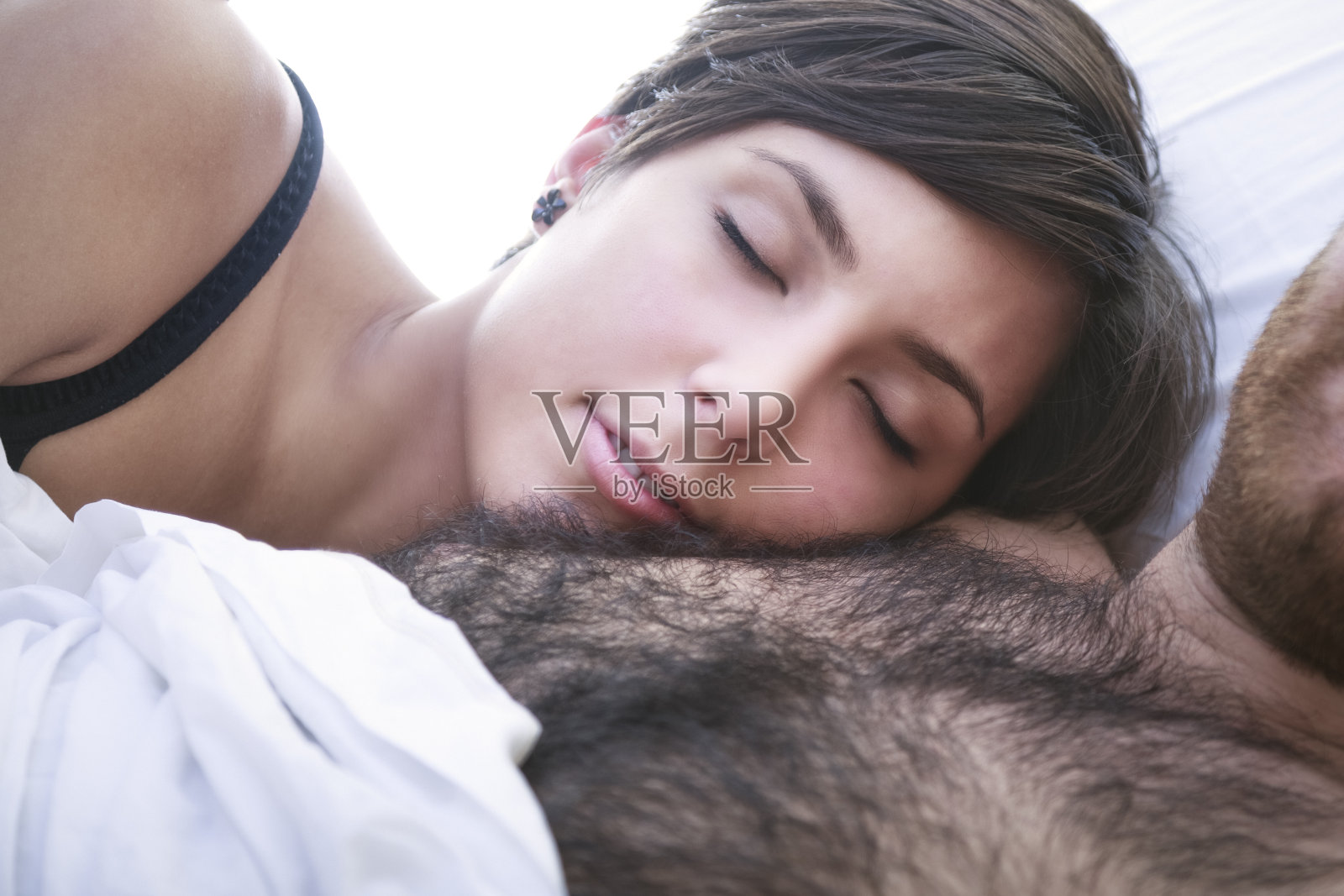 夫妇睡照片摄影图片