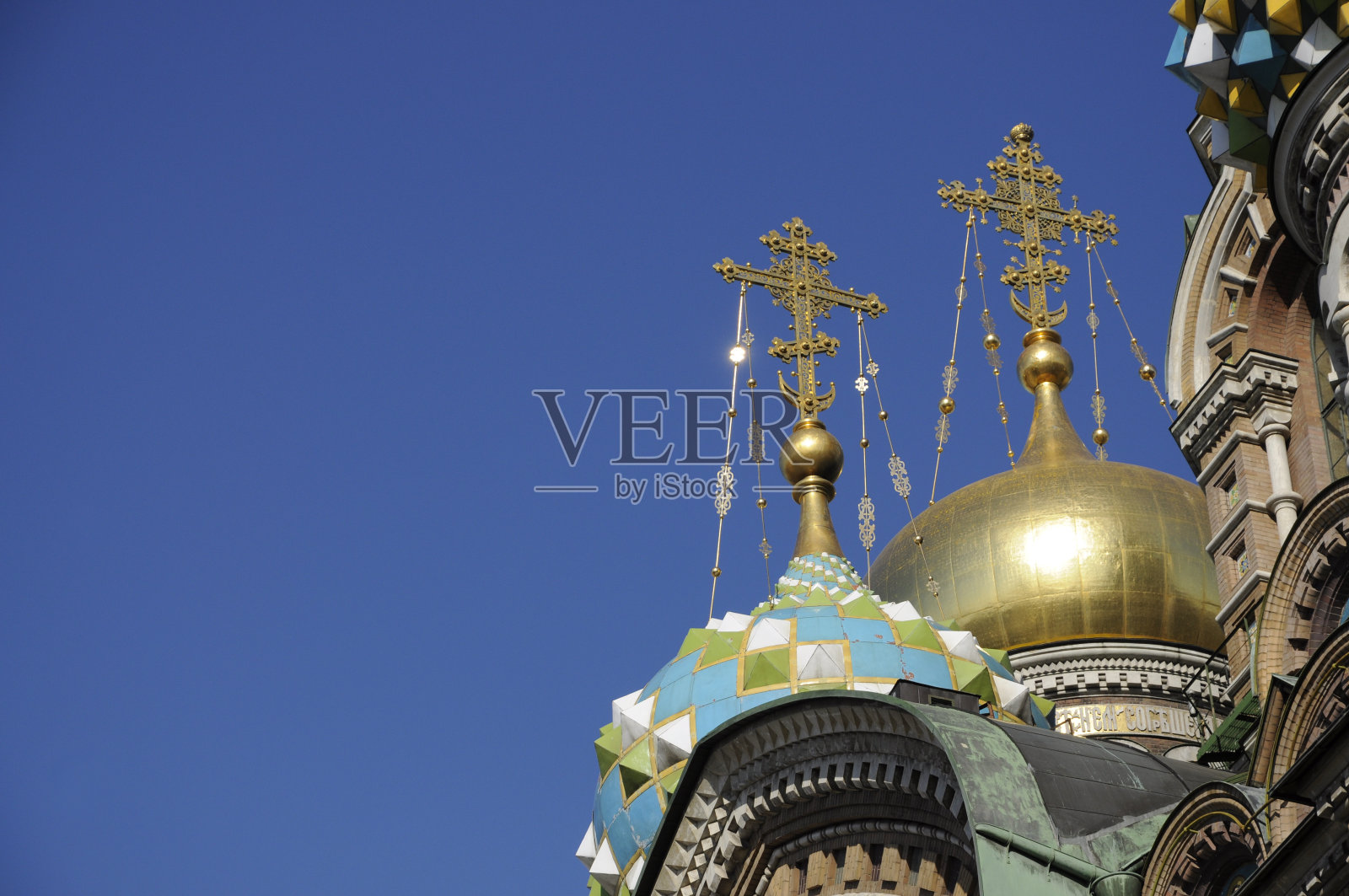 洋葱圆顶和十字架，复活教堂，圣彼得堡照片摄影图片