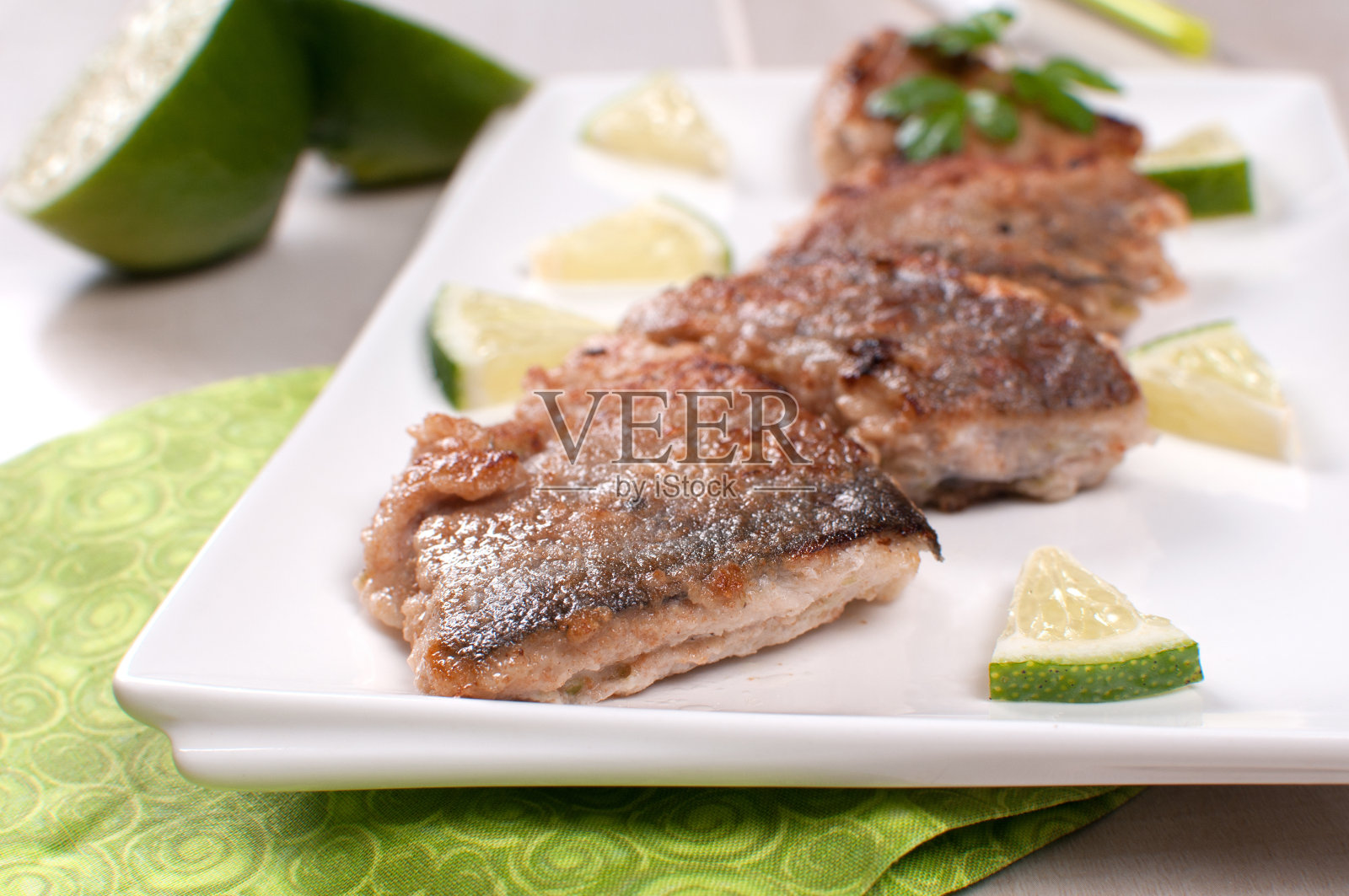 青柠炸鱼片照片摄影图片