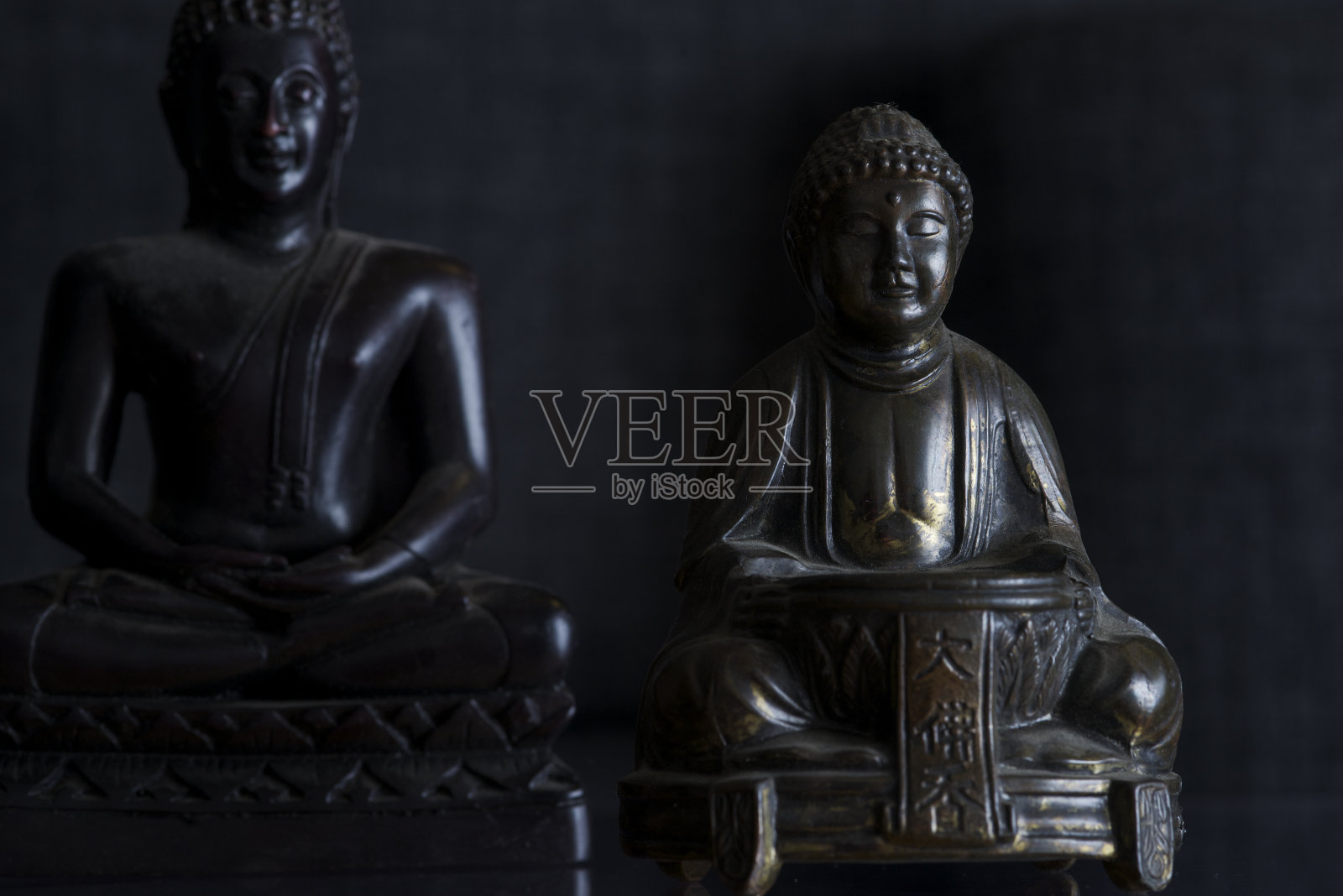 两个佛的人物照片摄影图片