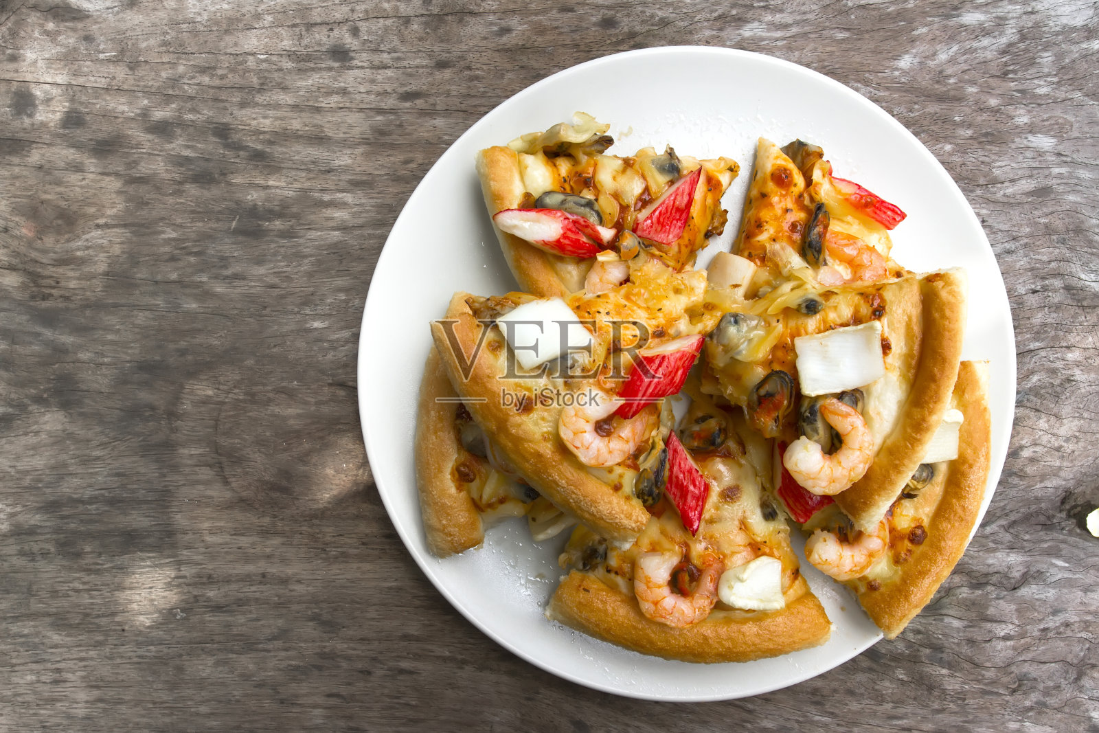 海鲜披萨。照片摄影图片