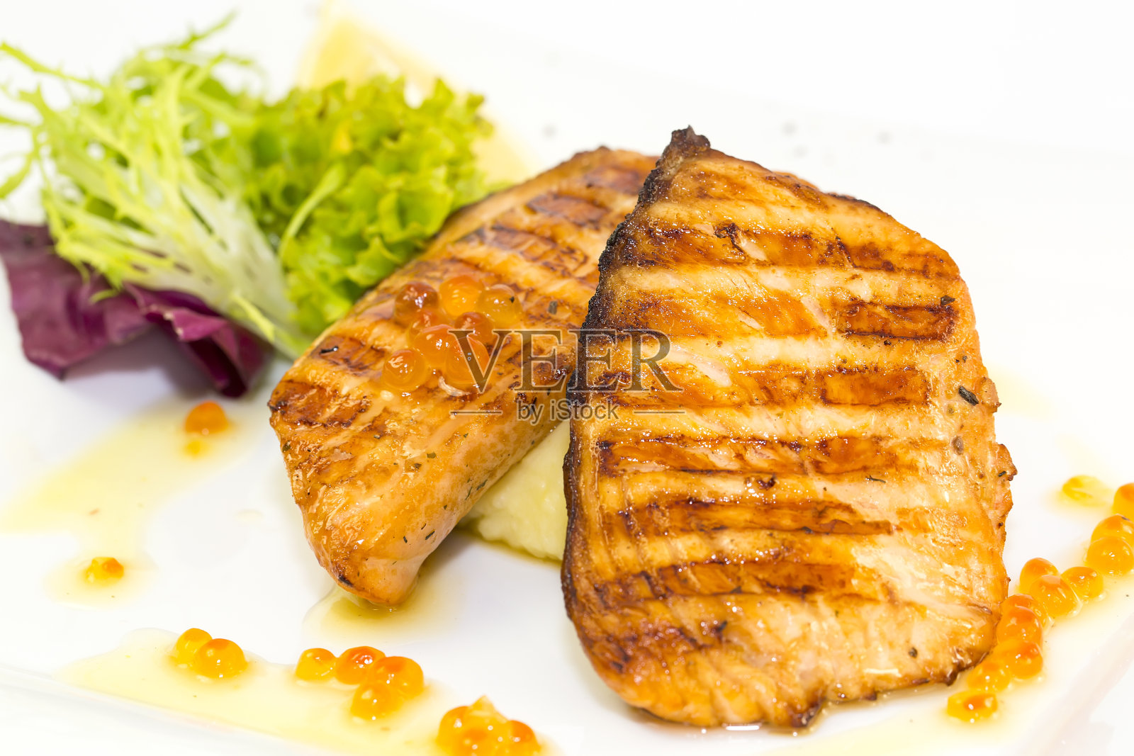 烤鲑鱼片照片摄影图片