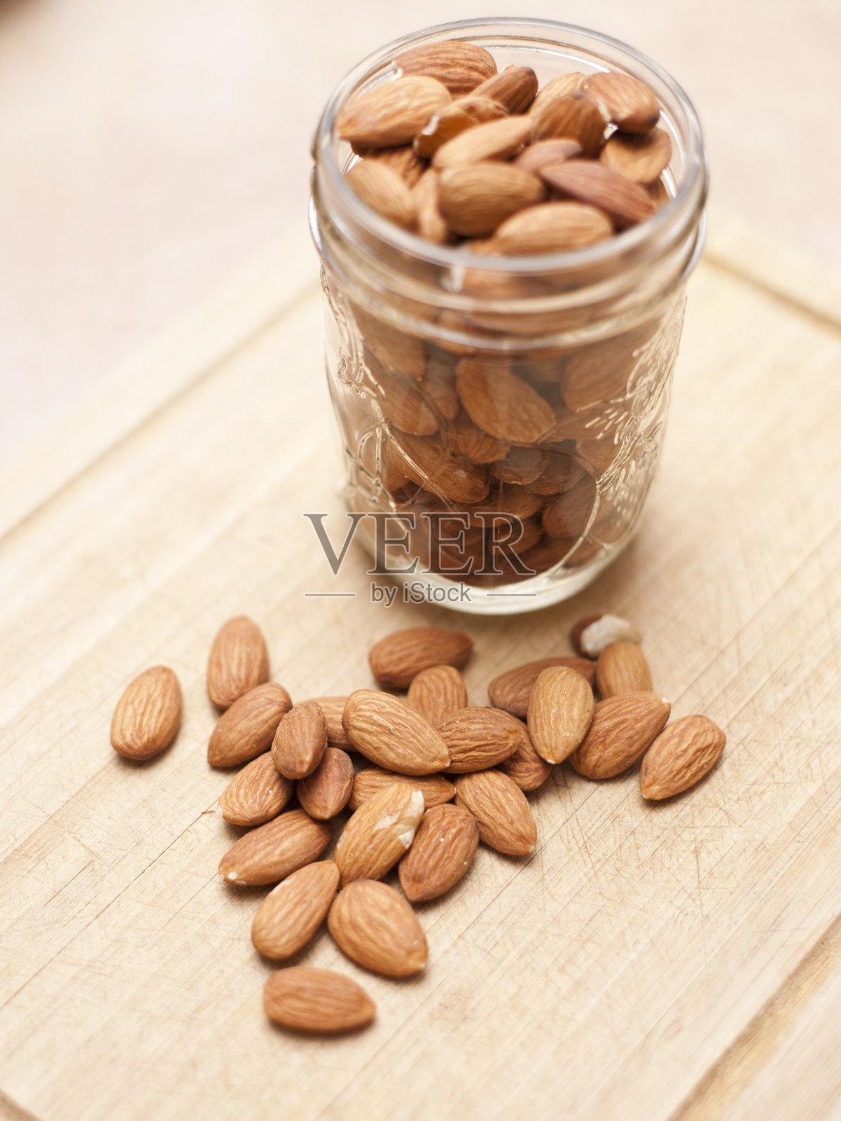 杏仁在罐子里照片摄影图片