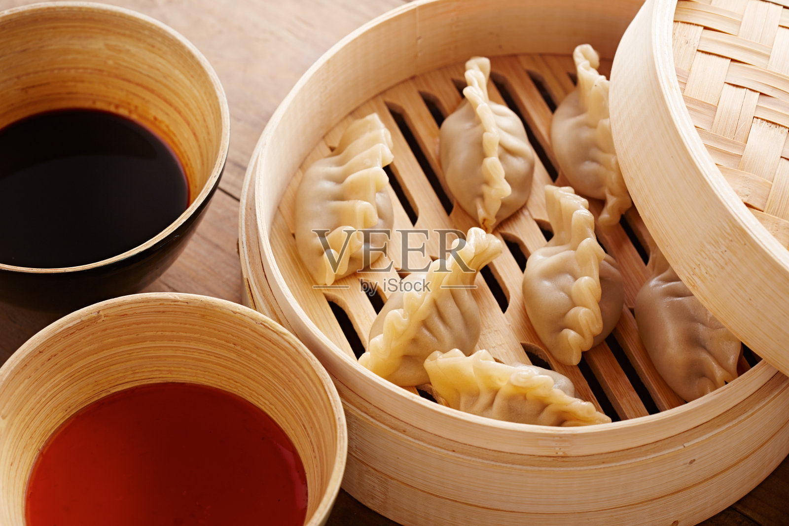 自制亚洲点心饺子照片摄影图片