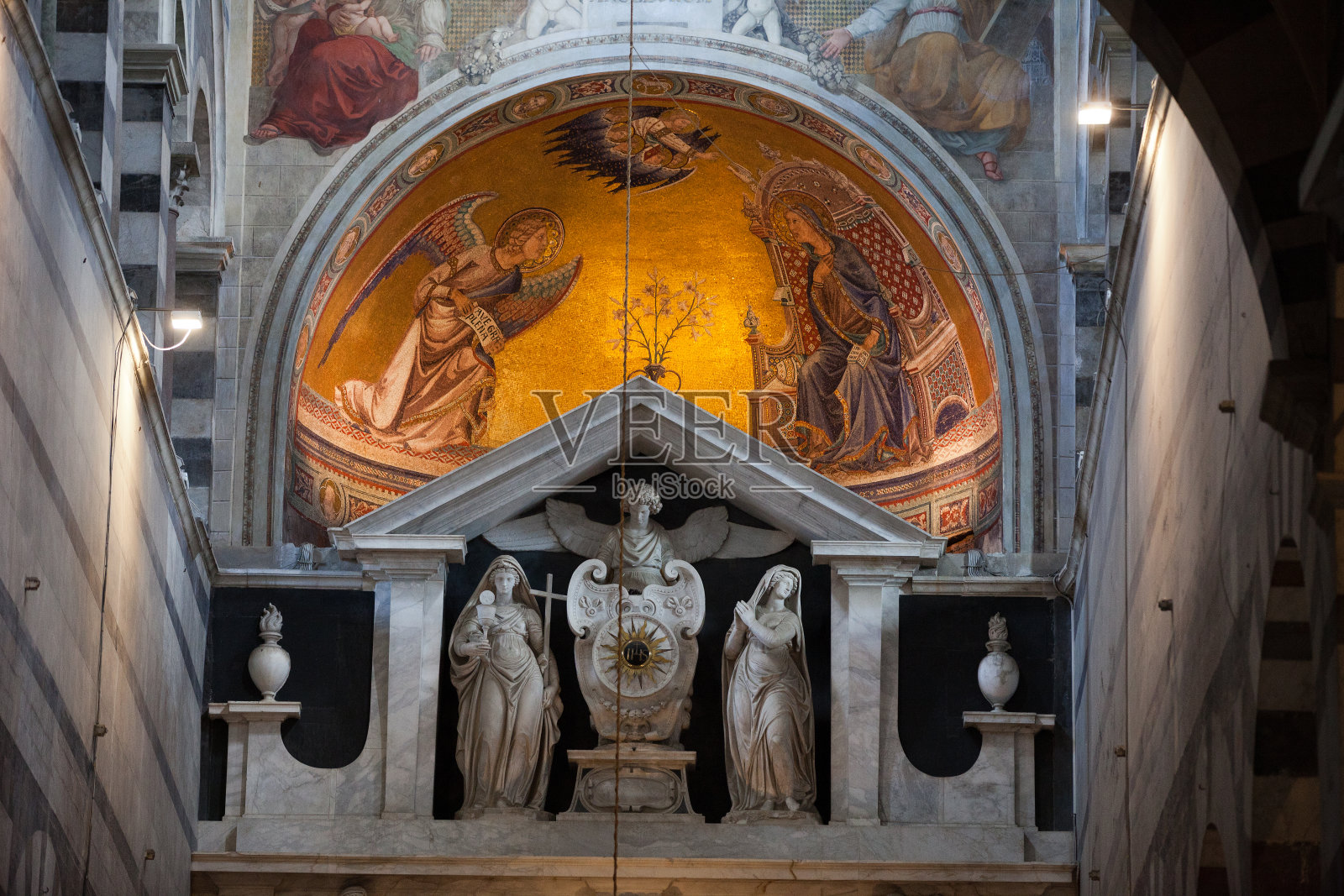 比萨-内部大教堂。照片摄影图片