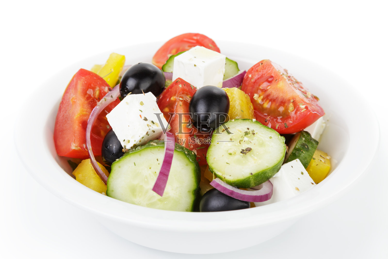 白碗里的新鲜希腊沙拉照片摄影图片