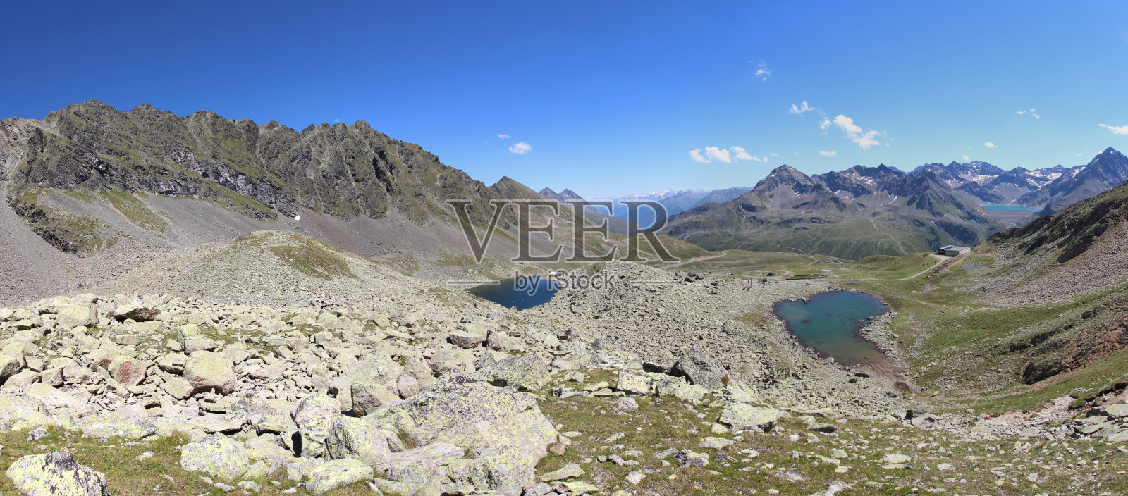 全景阿尔卑斯山脉湖泊的Schwarzmoos, Gossenkollesee, Kuhtai, Tyrol，奥地利照片摄影图片