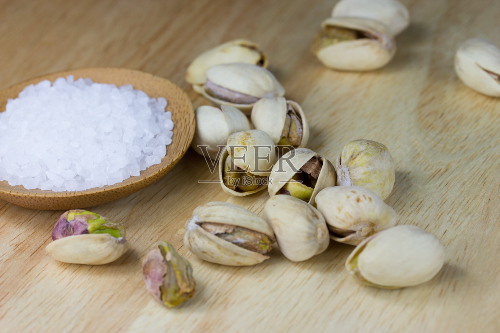 开心果和海盐照片摄影图片