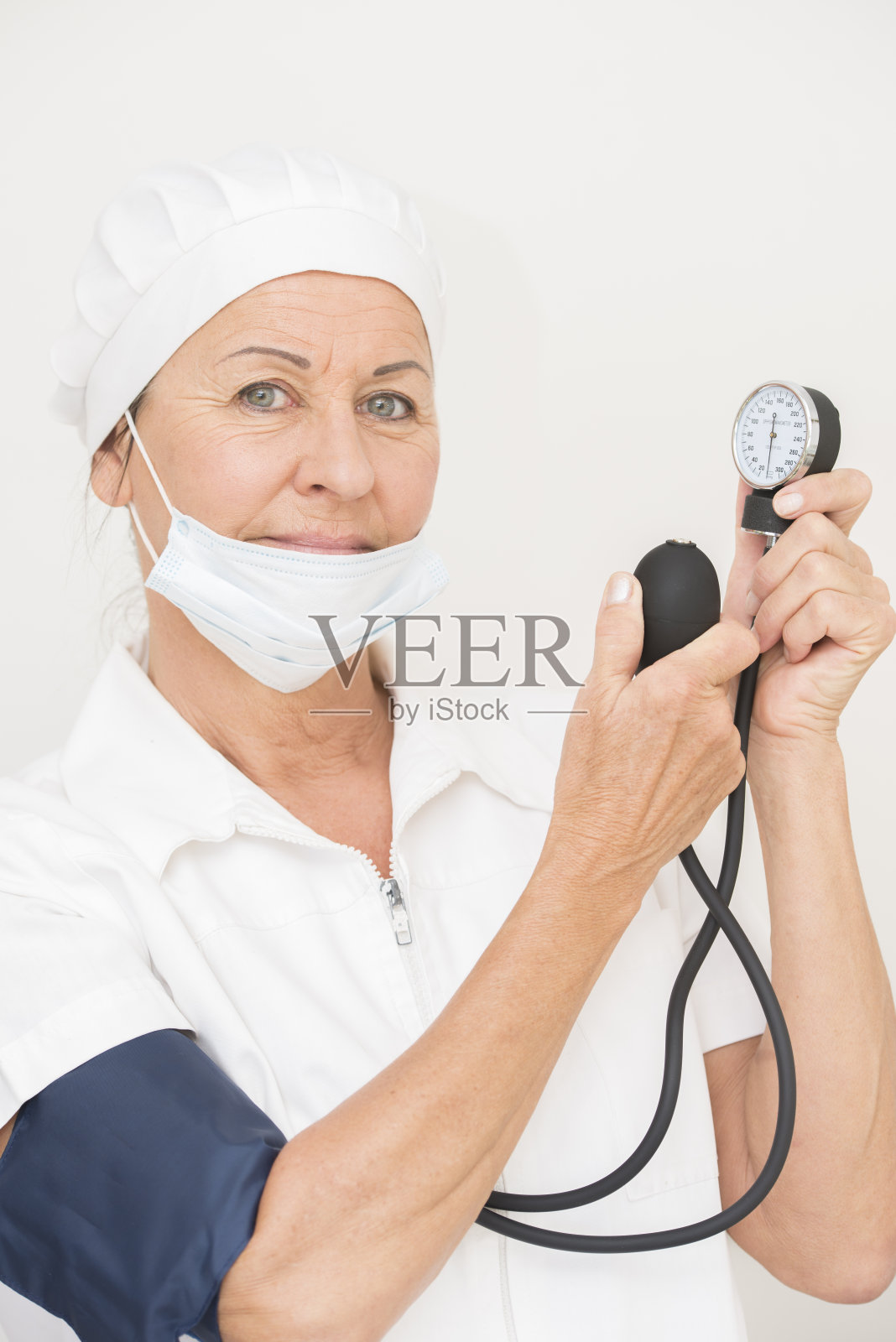 医院护士带血压仪照片摄影图片