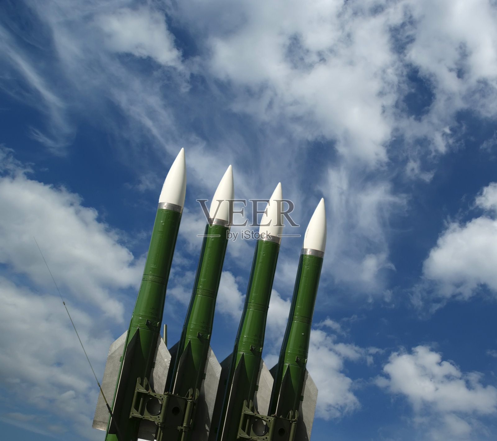 现代俄罗斯防空导弹对着天空照片摄影图片