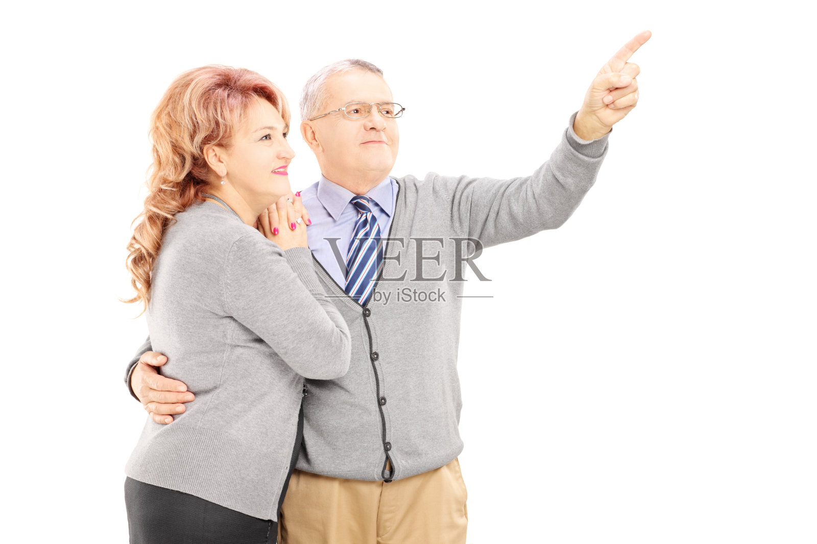 一对中年夫妇在拥抱照片摄影图片