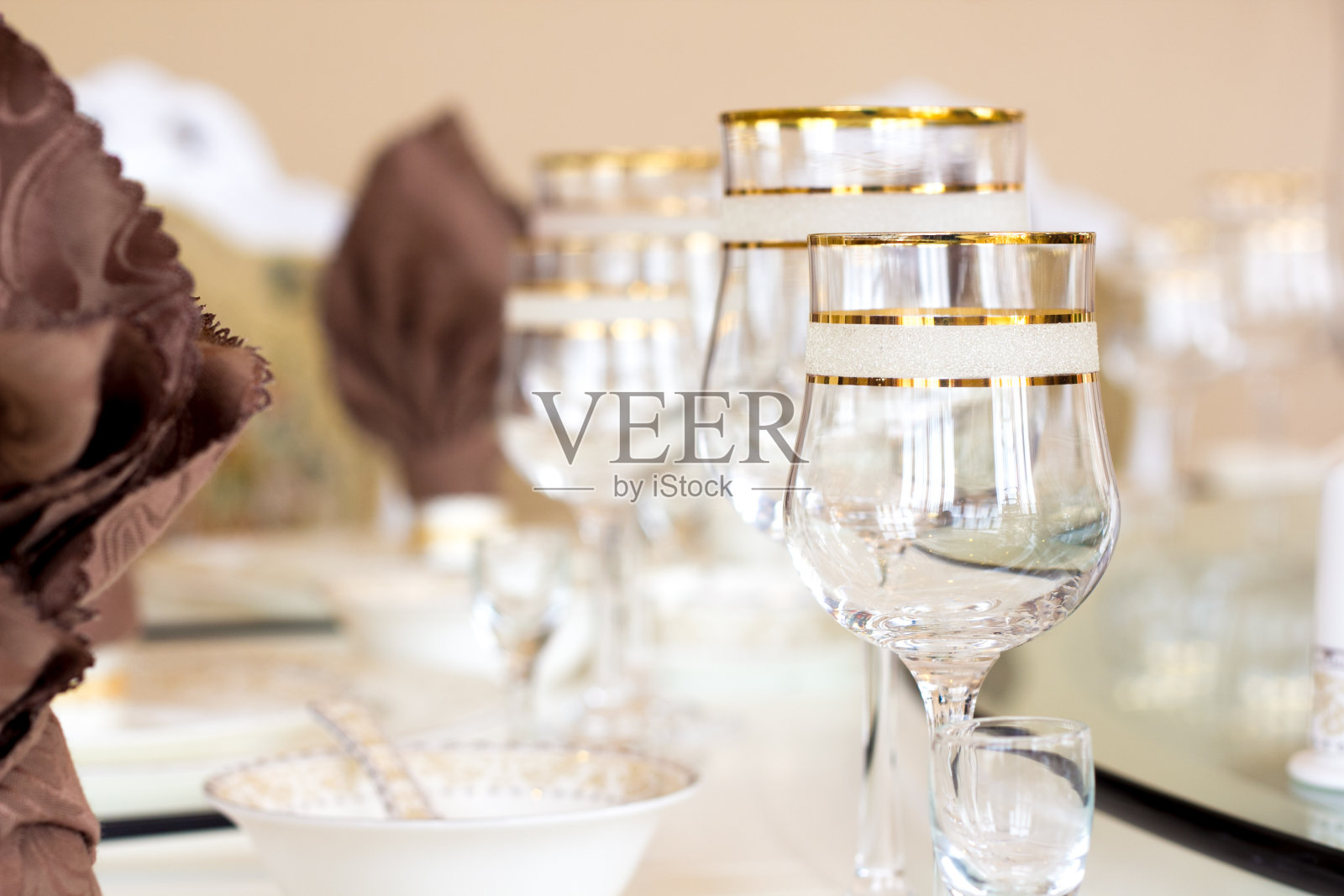 准备好餐桌照片摄影图片