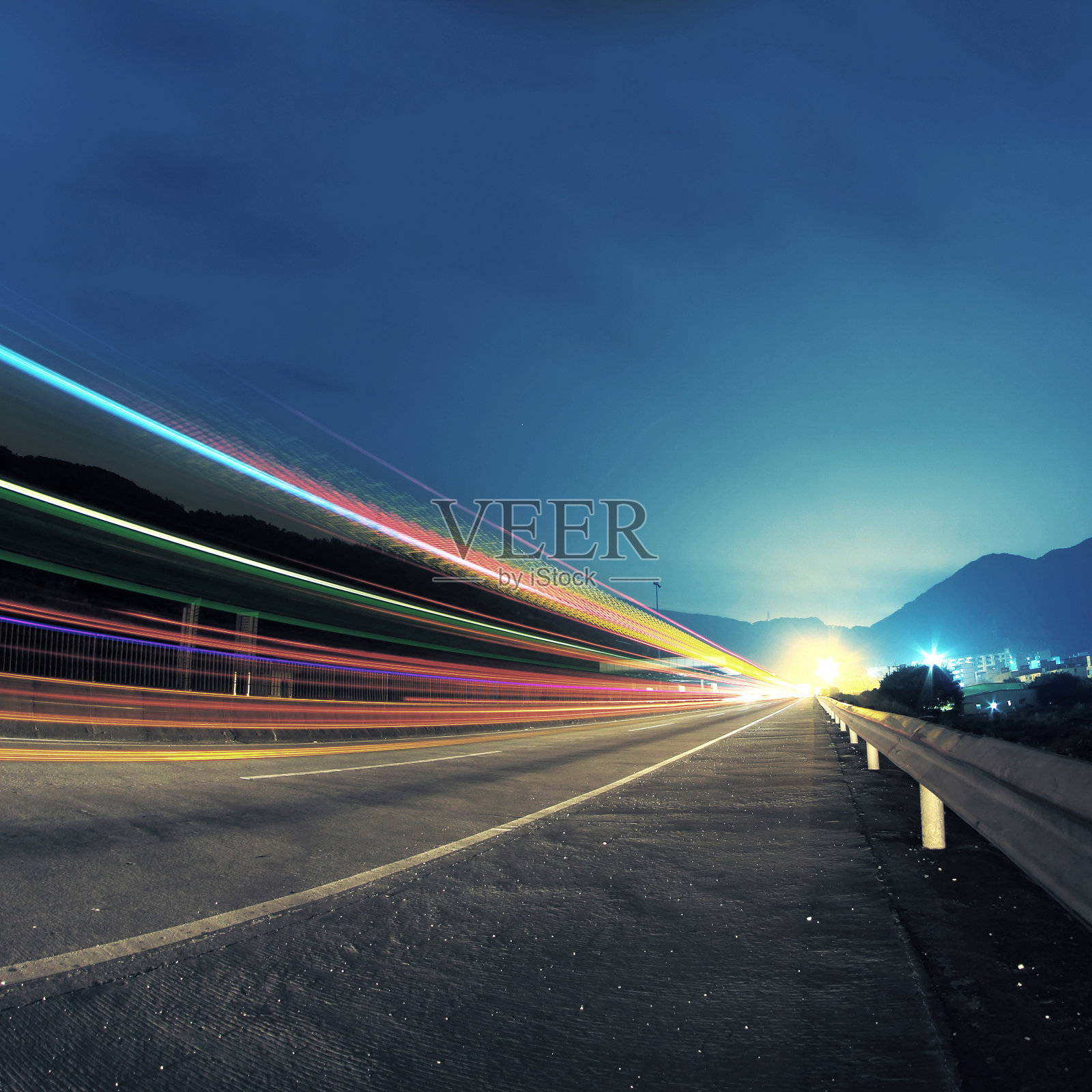 高速公路晚上照片摄影图片