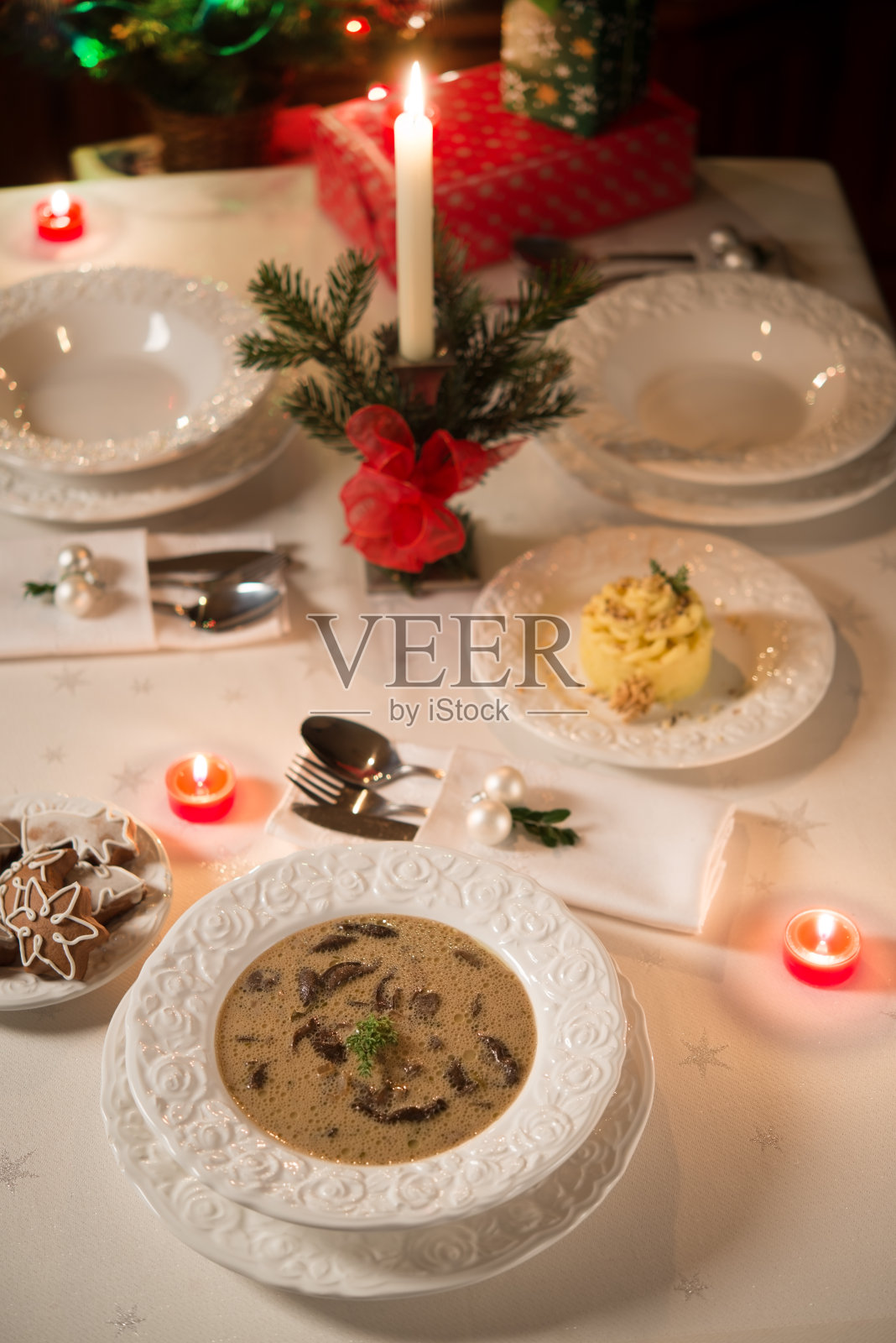 圣诞节蘑菇汤照片摄影图片