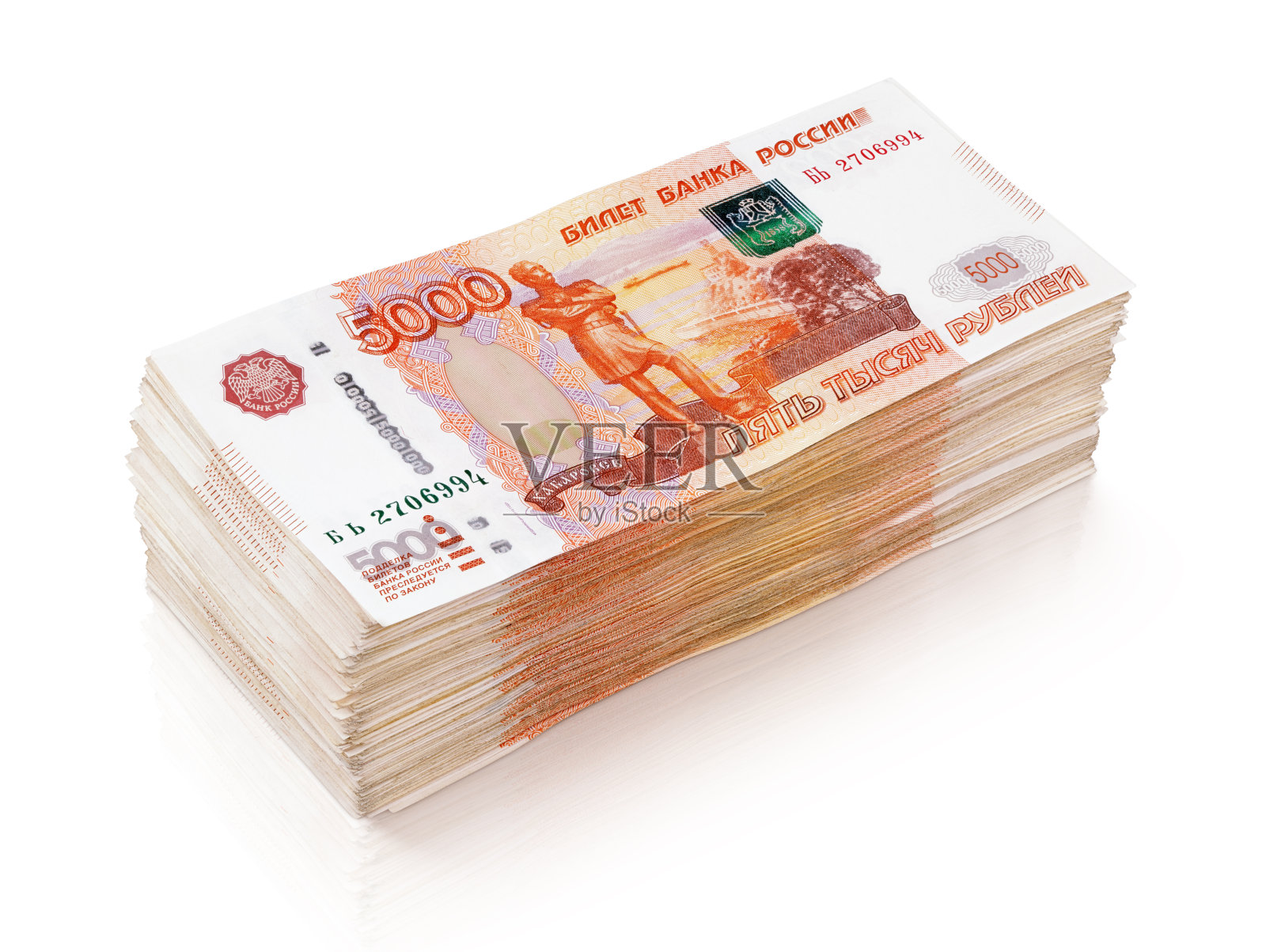 5000张俄罗斯卢布钞票堆在白色上照片摄影图片