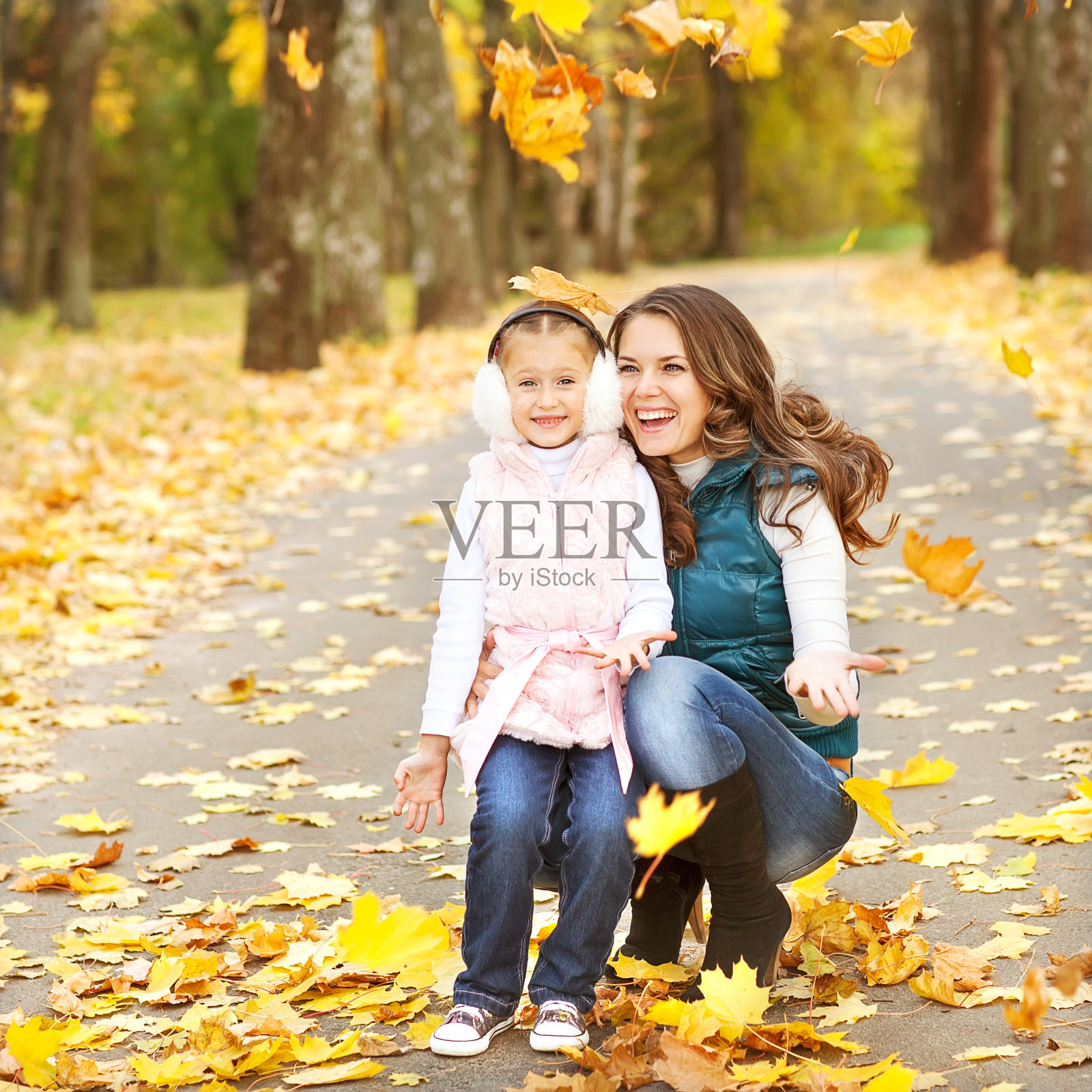 母亲和女儿照片摄影图片