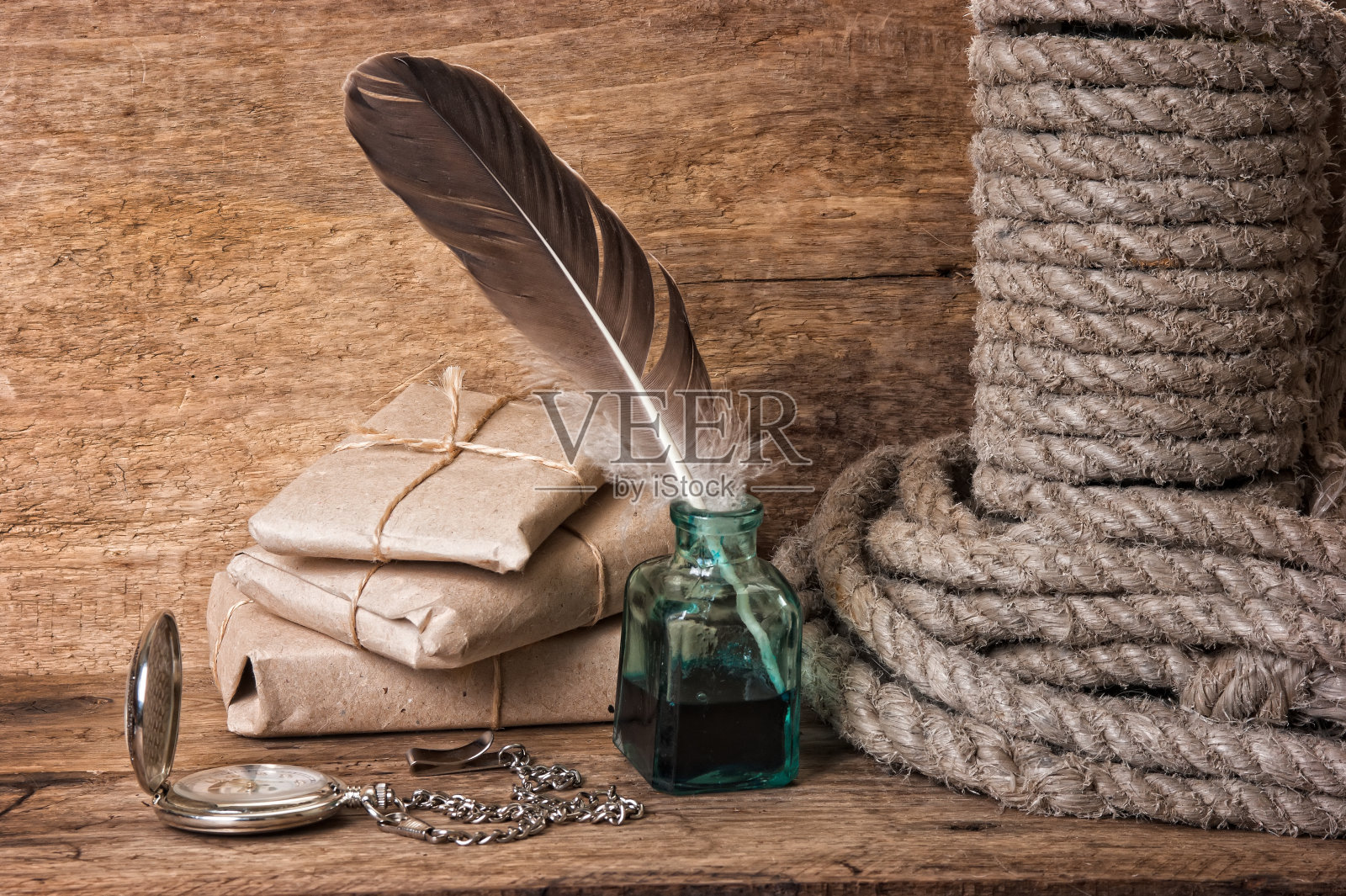 用绳子裹着一瓶酒照片摄影图片