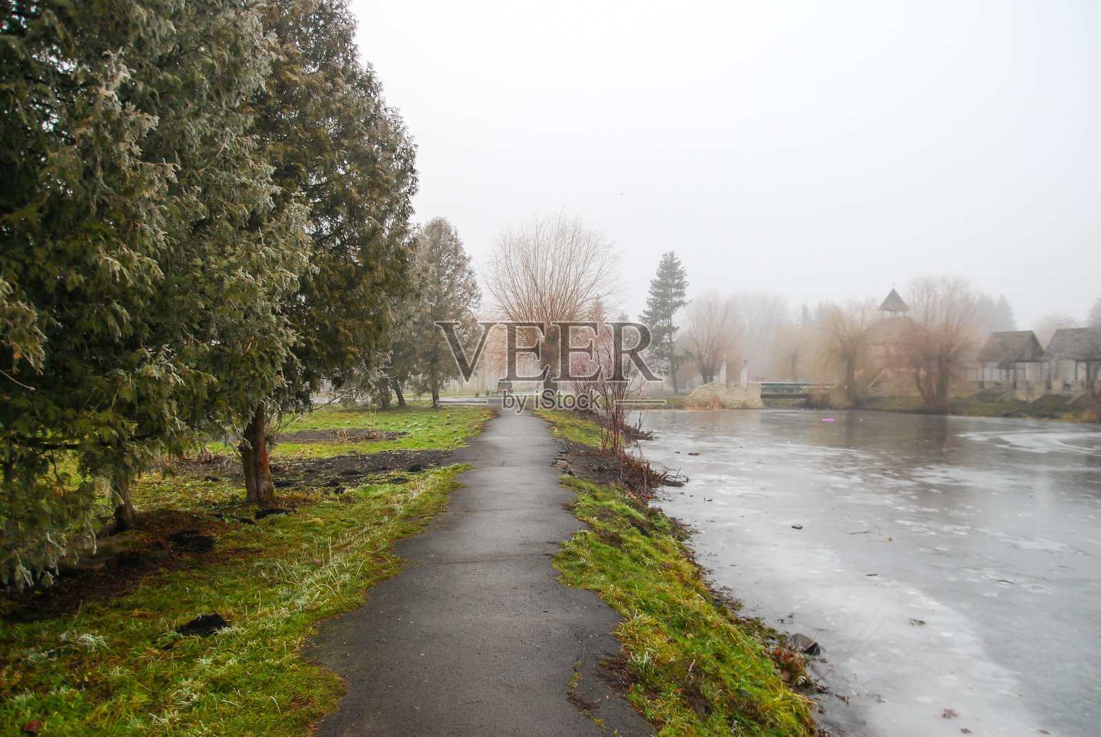 在冬天有雾的早晨河流景观照片摄影图片