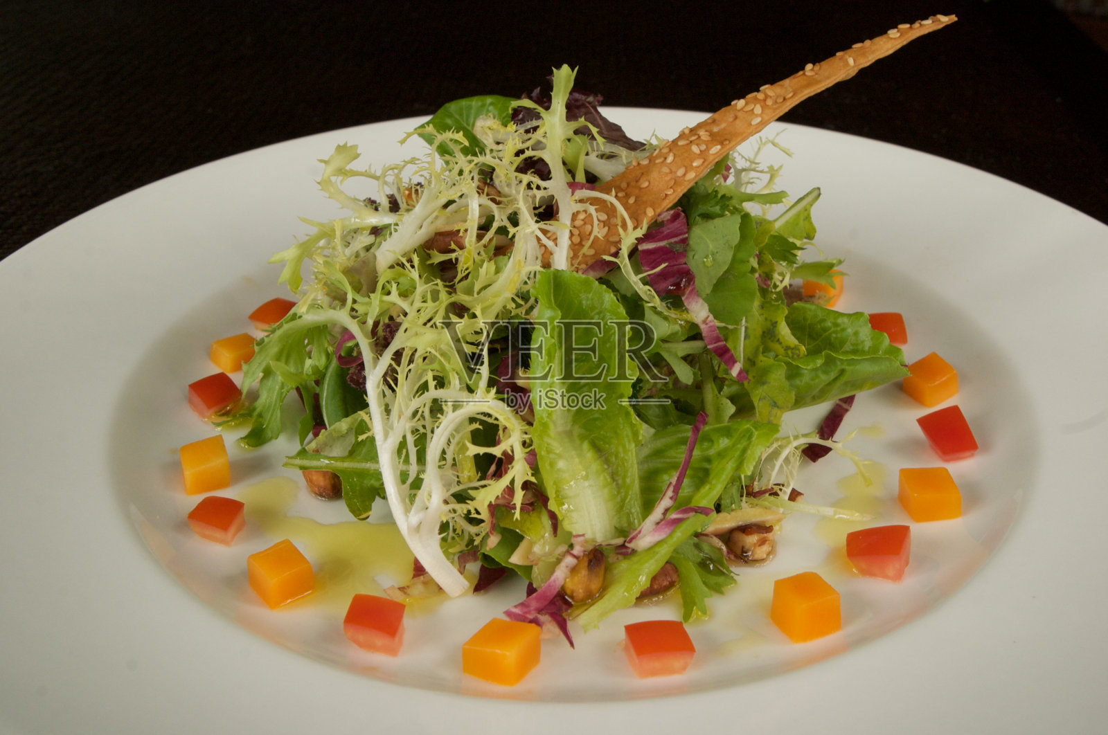 田园沙拉配番茄芝麻面包丁照片摄影图片