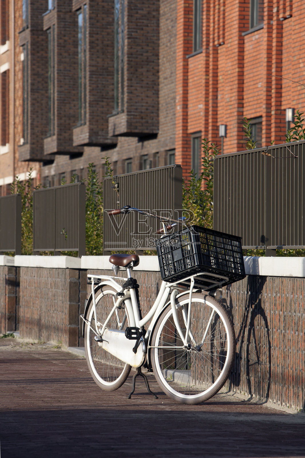 白色的自行车照片摄影图片