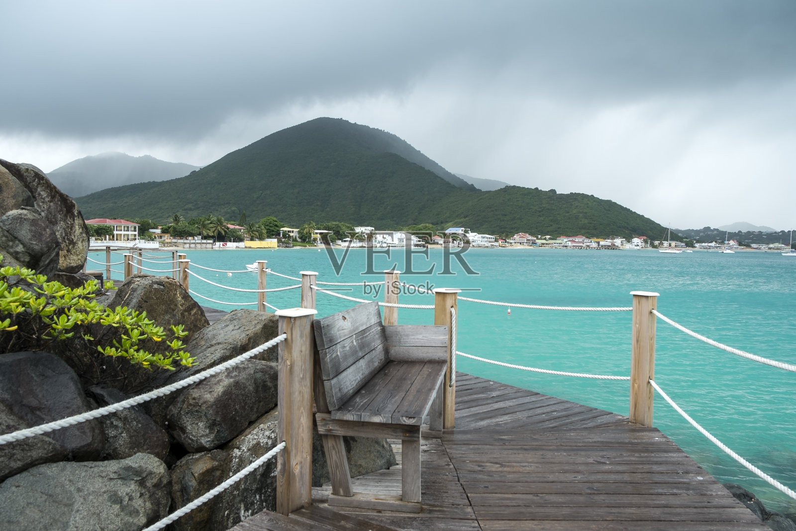 加勒比海上的雨照片摄影图片