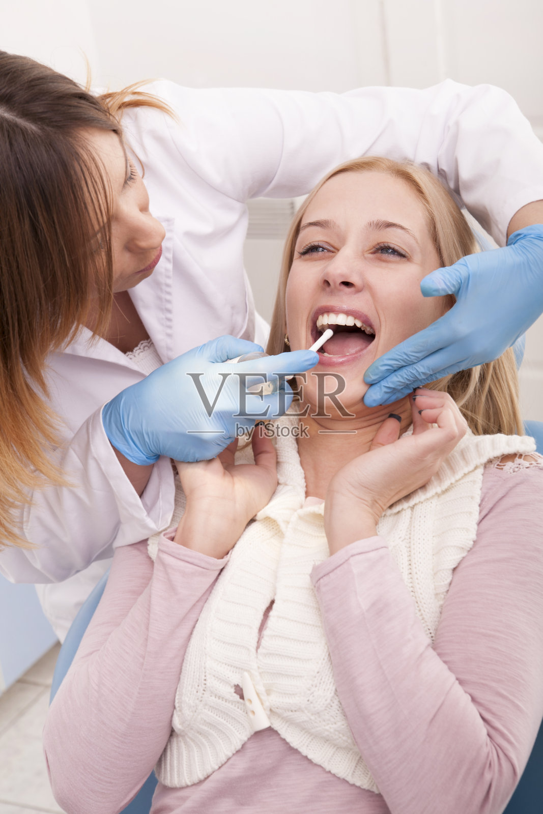 喷雾与痛苦照片摄影图片