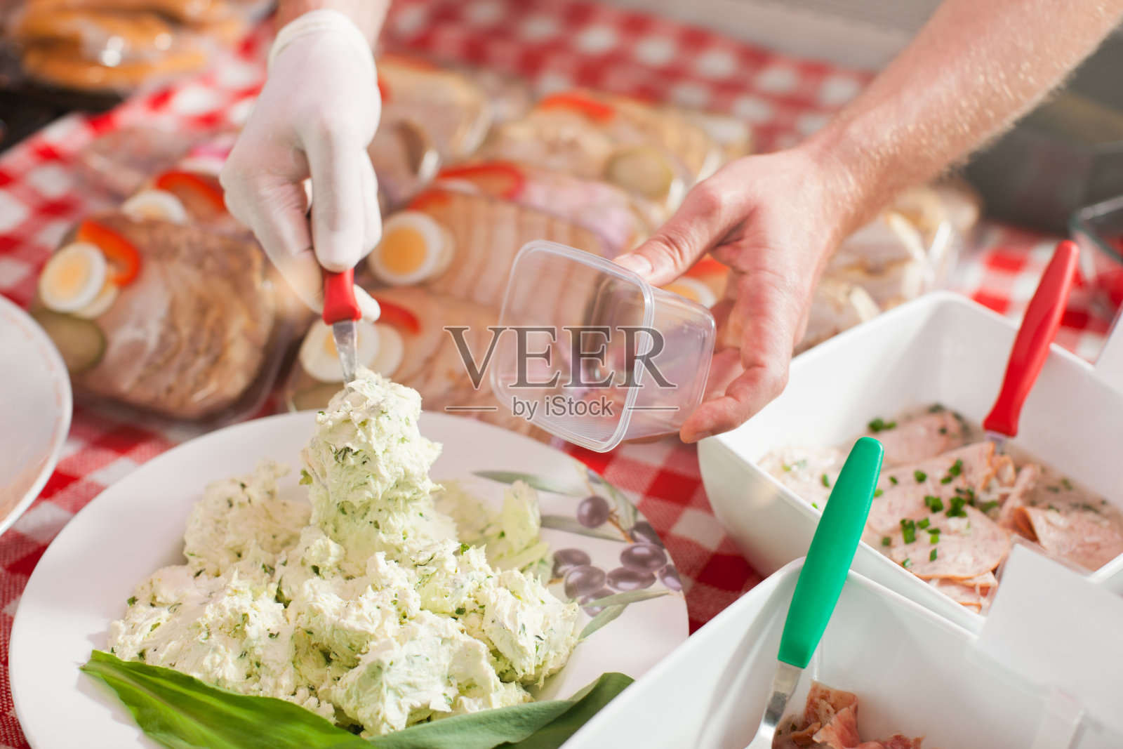 在肉店工作照片摄影图片