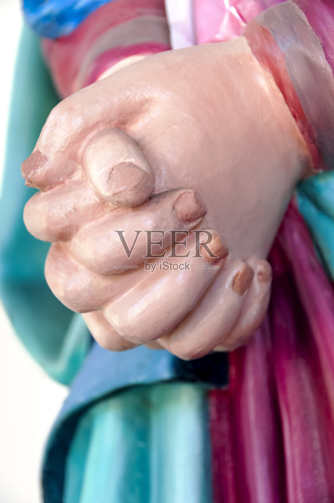 穿着传统服装的妇女的中间部分照片摄影图片