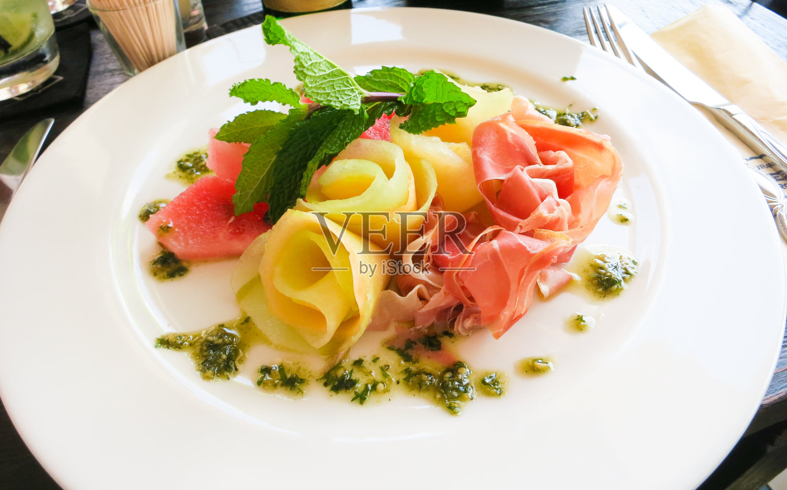 意大利熏火腿和甜瓜照片摄影图片