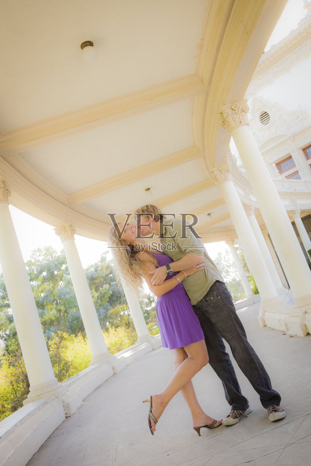 迷人的情侣肖像公园照片摄影图片