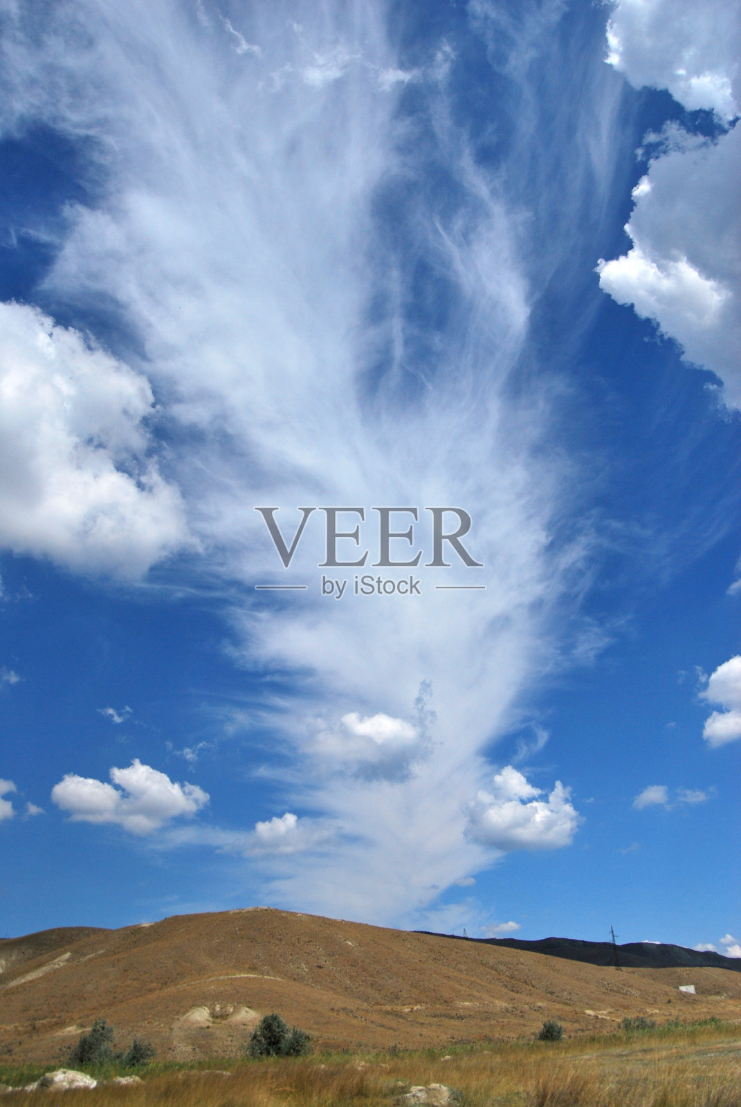 广阔的乌克兰大草原上的蓝天照片摄影图片