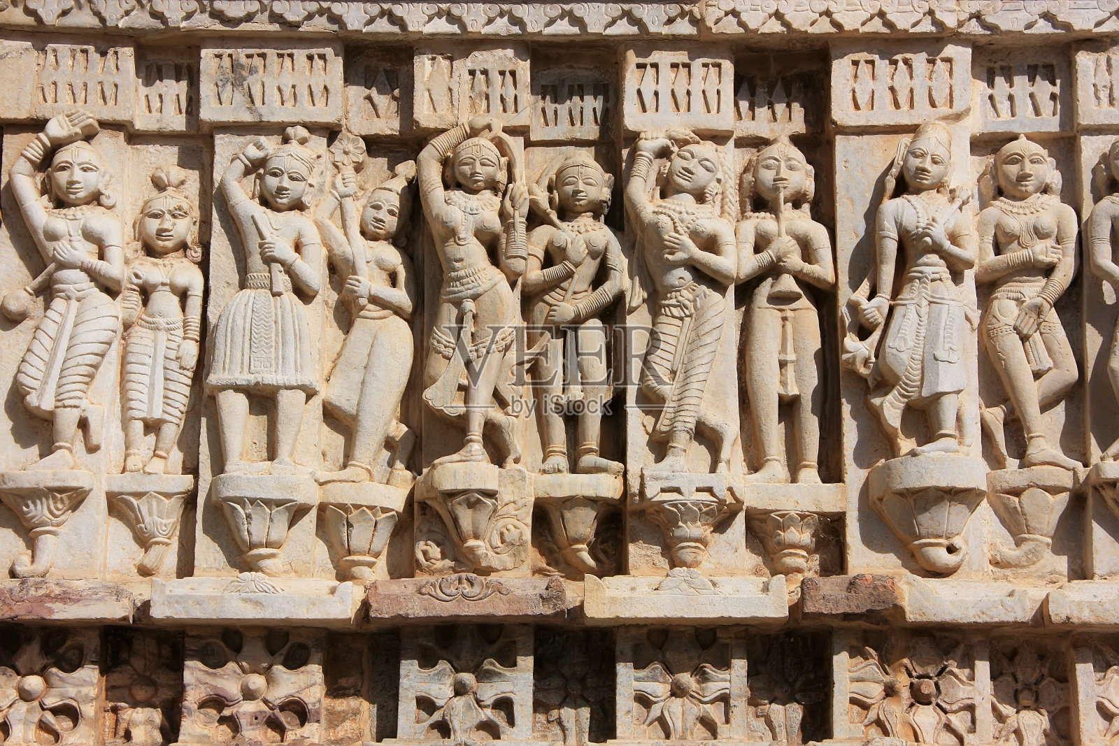 装饰雕刻，贾格迪什寺庙，乌代普尔，印度照片摄影图片