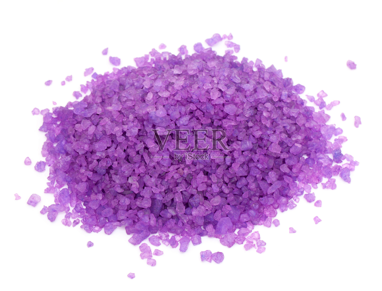 薰衣草浴盐放在木勺和木碗里照片摄影图片