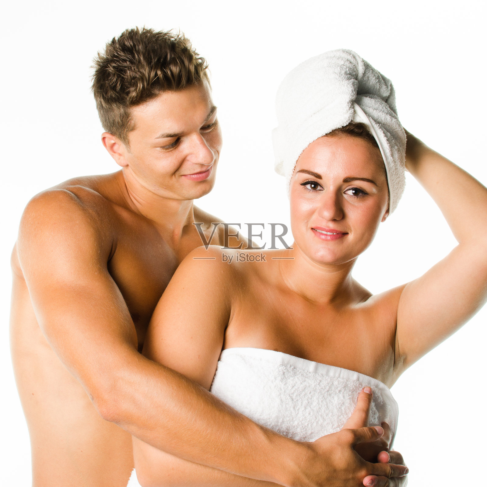 淋浴后的年轻夫妇照片摄影图片