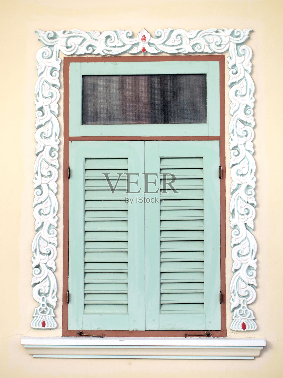 旧建筑的窗户照片摄影图片