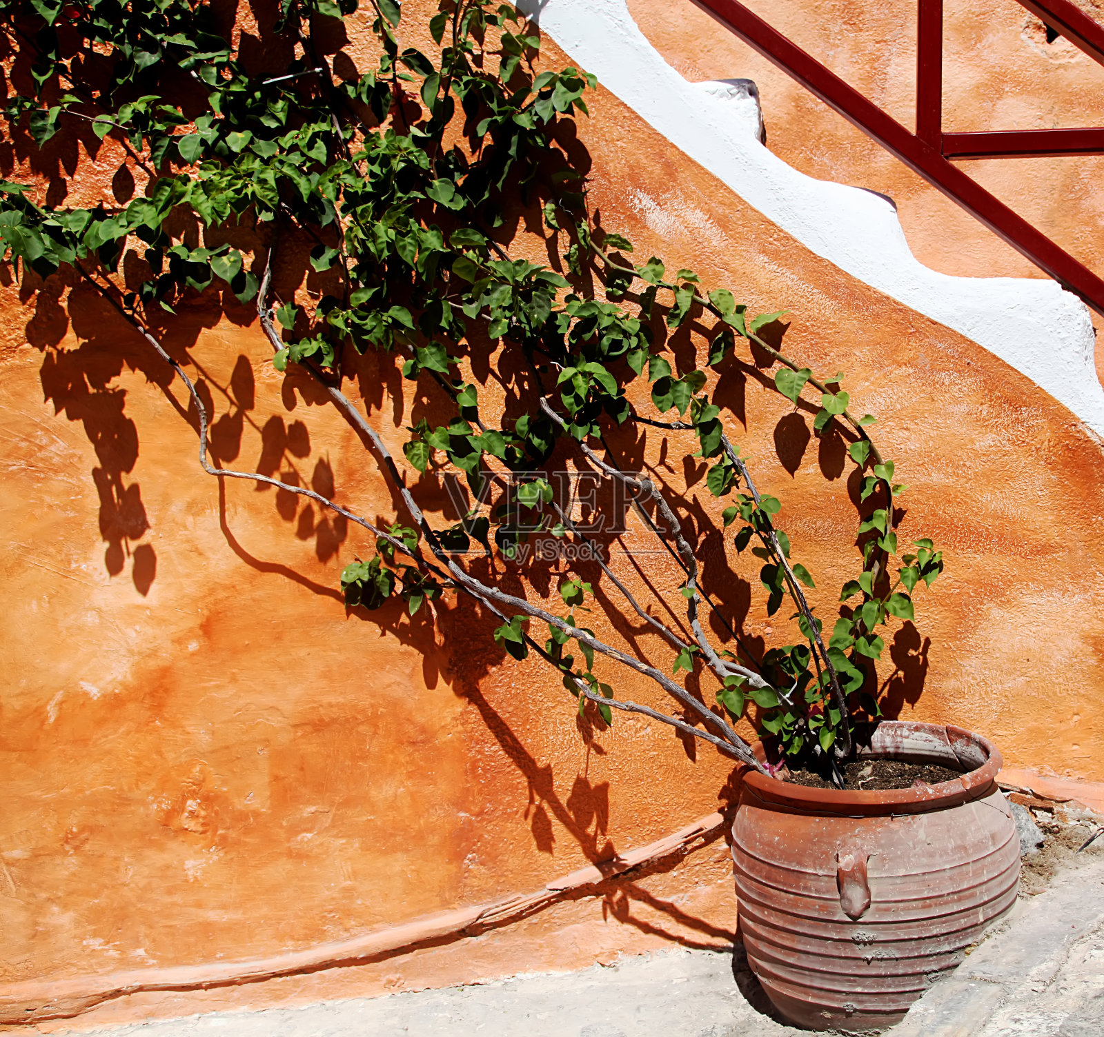 希腊岛屿上美丽的彩色街道照片摄影图片