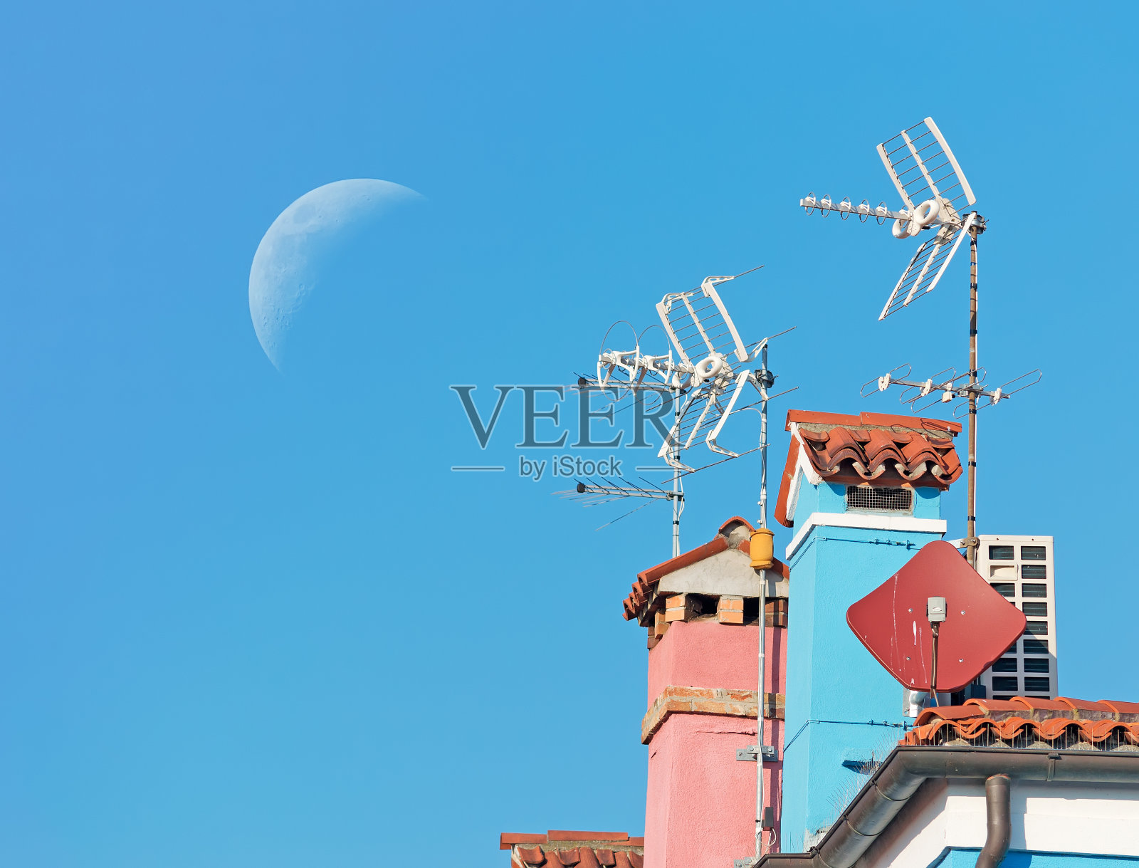 月亮在天线照片摄影图片