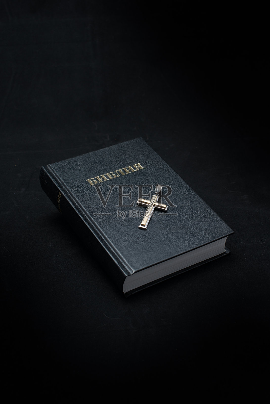 圣经和交叉照片摄影图片