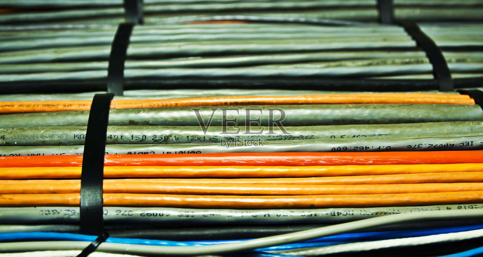 网络和电源线照片摄影图片