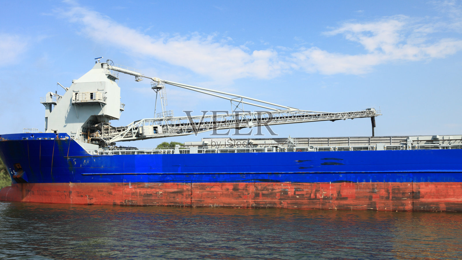 黄港码头起重机照片摄影图片